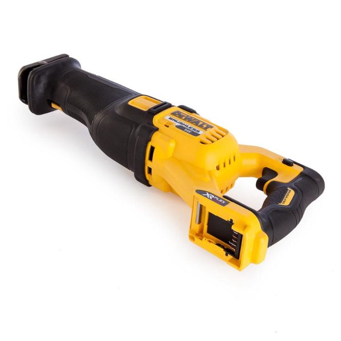 Аккумуляторная сабельная пила DeWalt DCS388N (без акк, без з/у)