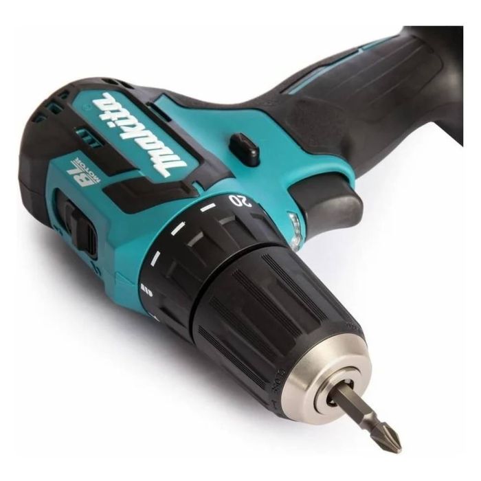 Аккумуляторная дрель-шуруповерт Makita DF332DWAE