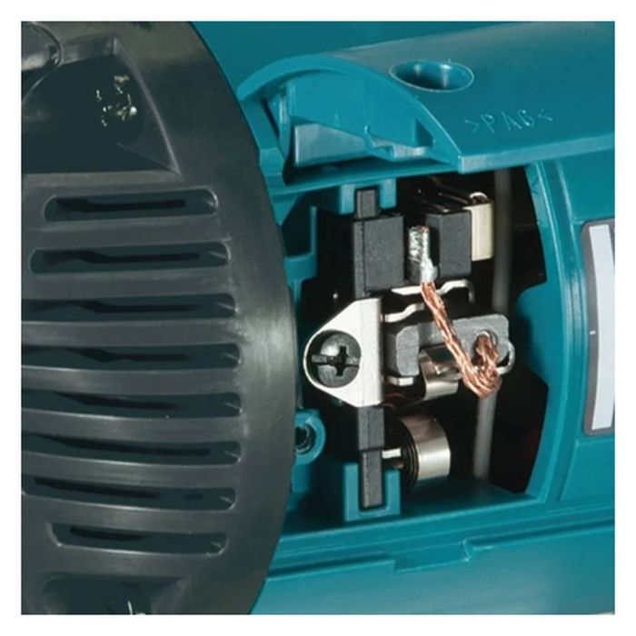 Машина шлифовальная угловая Makita GA7063R