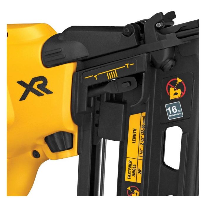Аккумуляторный гвоздезабиватель DeWalt DCN660N (без акк, без з/у)