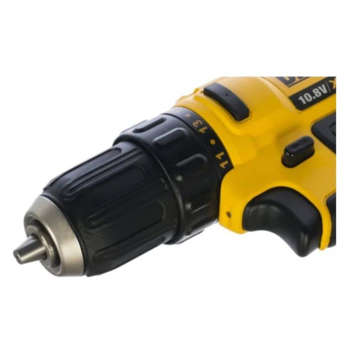 Аккумуляторная дрель-шуруповерт DeWalt DCD710C2P ударная + мультитул