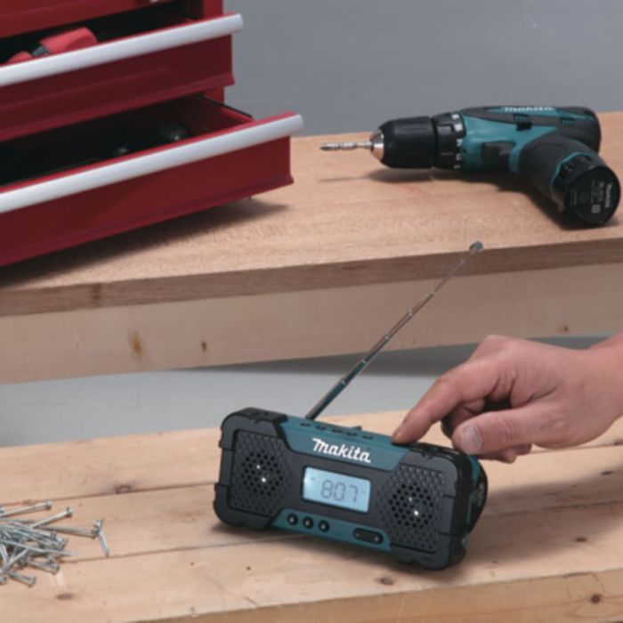 Радио аккумуляторное Makita MR051 (б/акк,б/зу)